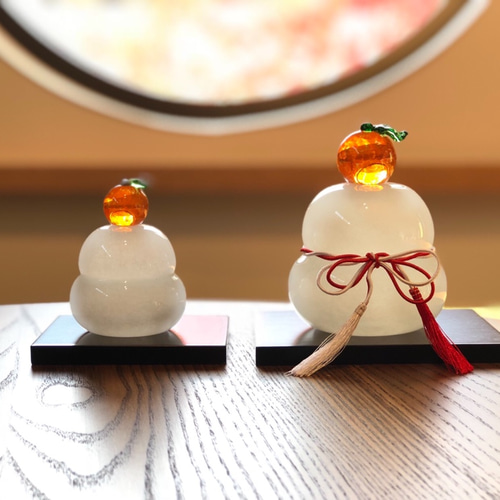 ❣️透明泡入り・大きい鏡餅×つぶつぶみかん❣️ 黒塗り台・箱付 鏡餅