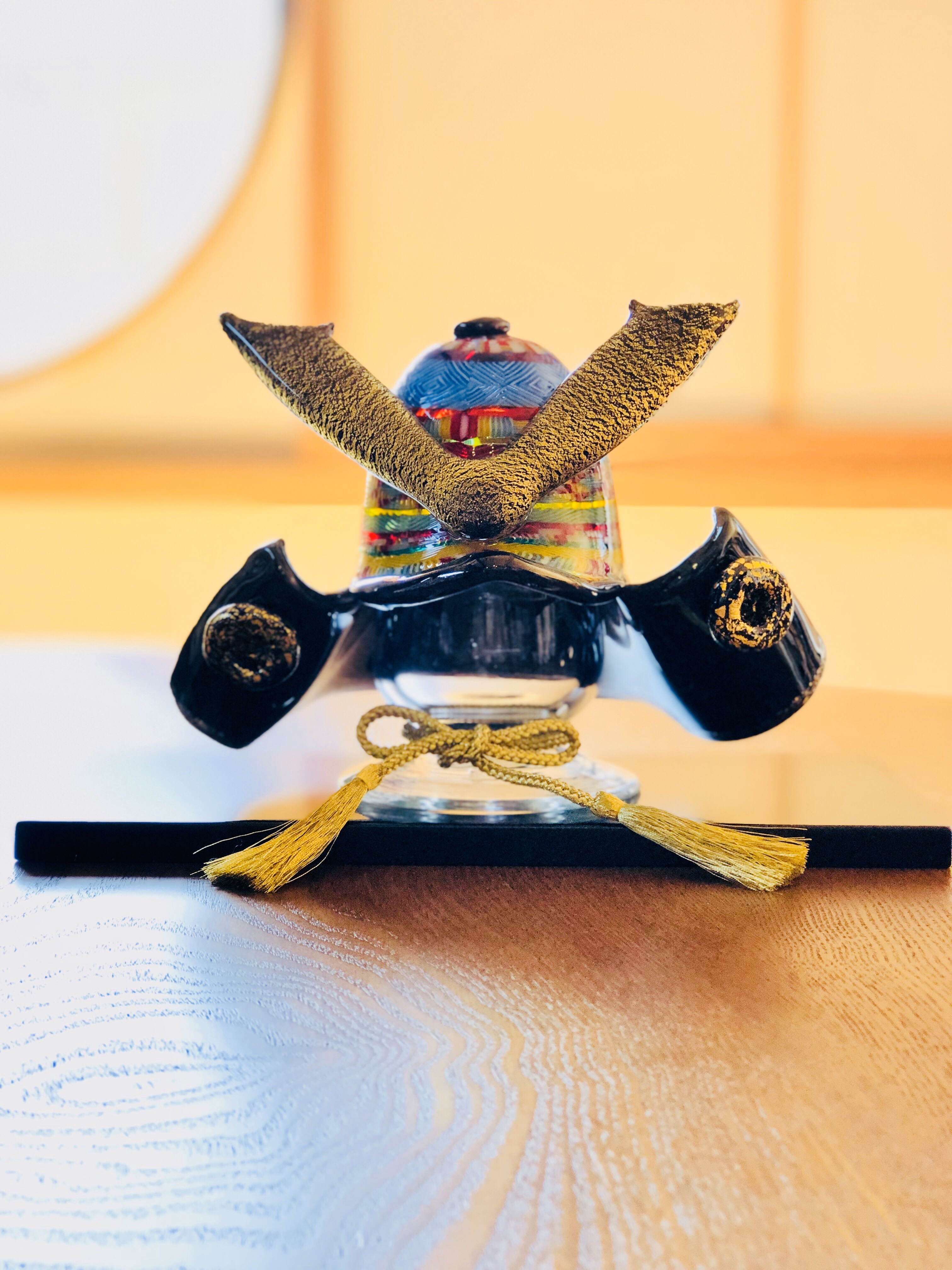 『受注制作』新作 兜 〜豪華絢爛No.1〜 金箔入り・黒塗り板・飾り紐・金屏風付き
