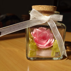 小瓶に咲いたお花　プリザーブドフラワー 1枚目の画像