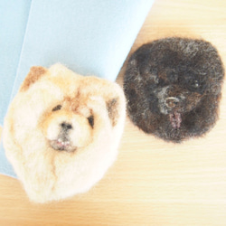 〔予約作品〕薄茶と黒のチャウチャウ犬のブローチ風羊毛フェルト絵セット 2枚目の画像