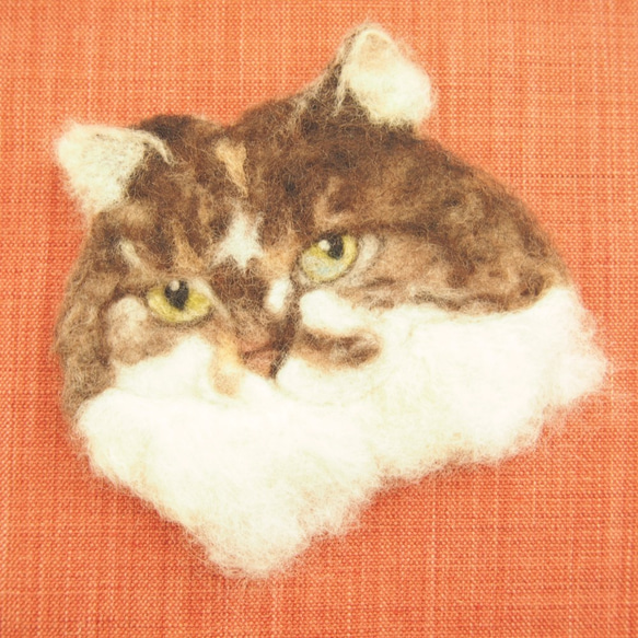 〔受注作品〕茶色い長い毛の美人ねこのブローチ風羊毛フェルト絵 1枚目の画像