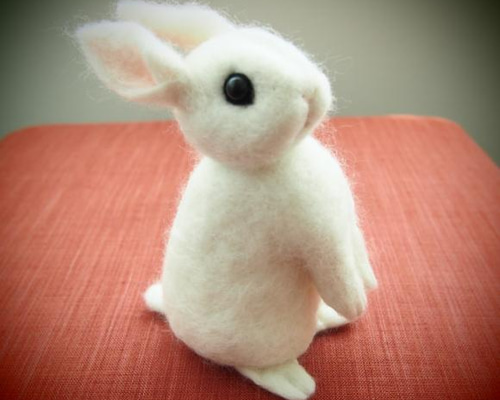 羊毛フェルトの白うさぎ 羊毛フェルト マチル 通販 200179｜Creema