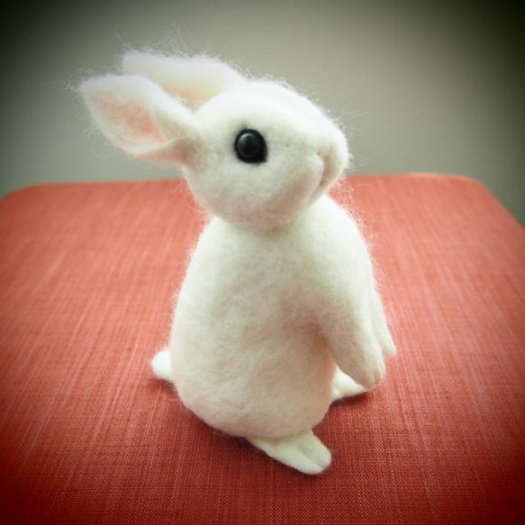 羊毛フェルト 白うさぎ ハンドメイド プレゼント 白うさぎ＊羊毛フェルト＊white rabbit 羊毛フェルト moco3871
