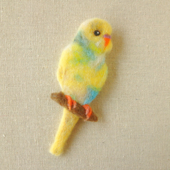 黄色いセキセイインコのブローチ風羊毛フェルト絵 ブローチ マチル 