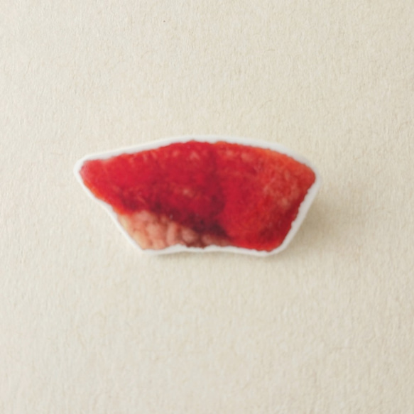 トロのにぎり寿司のプラ板ブローチ 1枚目の画像