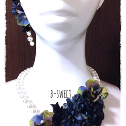 紫陽花とマムのネックレス(アンティークネイビー) 1枚目の画像
