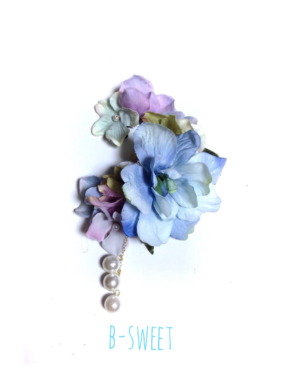 紫陽花とお花のイヤーフック (ブルー)左耳用 1枚目の画像