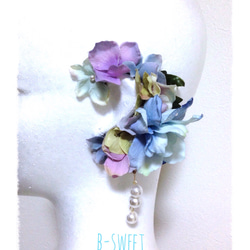 紫陽花とお花のイヤーフック (ブルー)左耳用 2枚目の画像