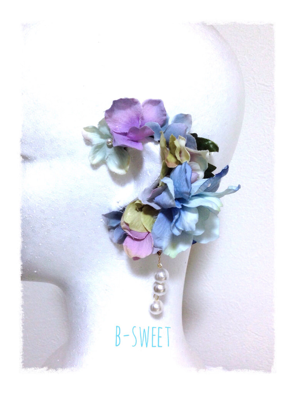 紫陽花とお花のイヤーフック (ブルー)左耳用 2枚目の画像