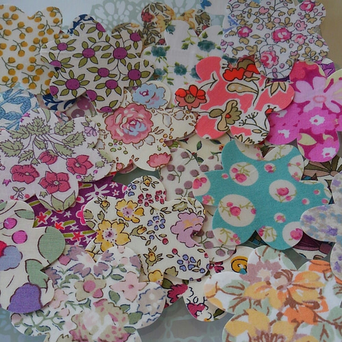 送料無料 リバティ生地布シール お花型50種類50枚 シール・ステッカー  