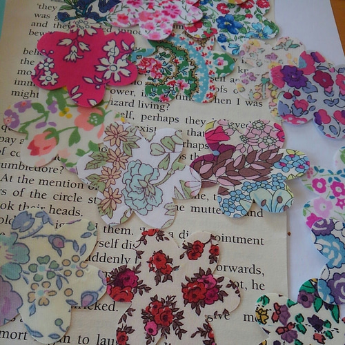 送料無料 リバティ生地布シール お花型50種類50枚 シール・ステッカー  