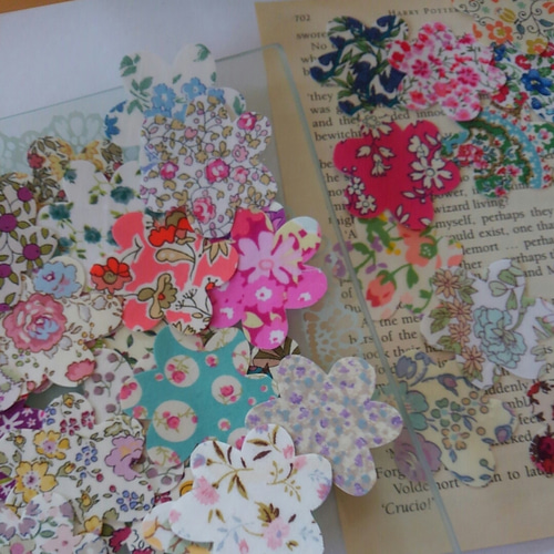 送料無料 リバティ生地布シール お花型50種類50枚 シール・ステッカー  