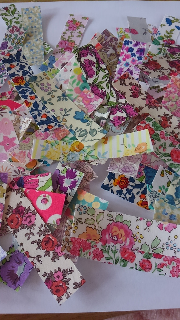 送料無料 リバティ布シール 1.5×6㎝ 50種類 100枚 おまけ付きです  