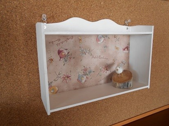 ウォールシェルフ（背板に布を貼りました） 壁掛けラック・ウォール