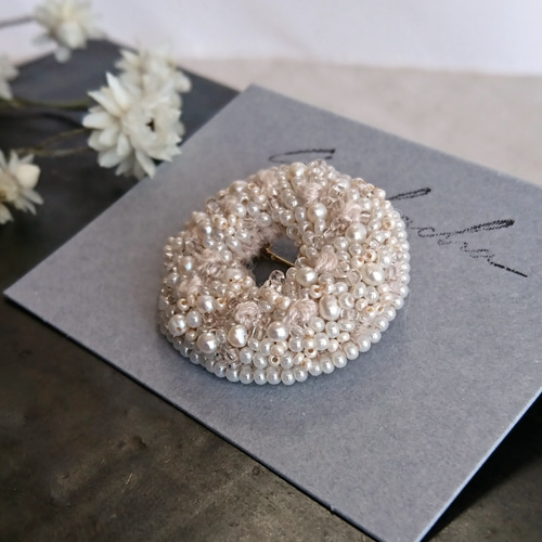 ビーズ刺繍のふわふわサークルブローチ ブローチ souchacha 通販