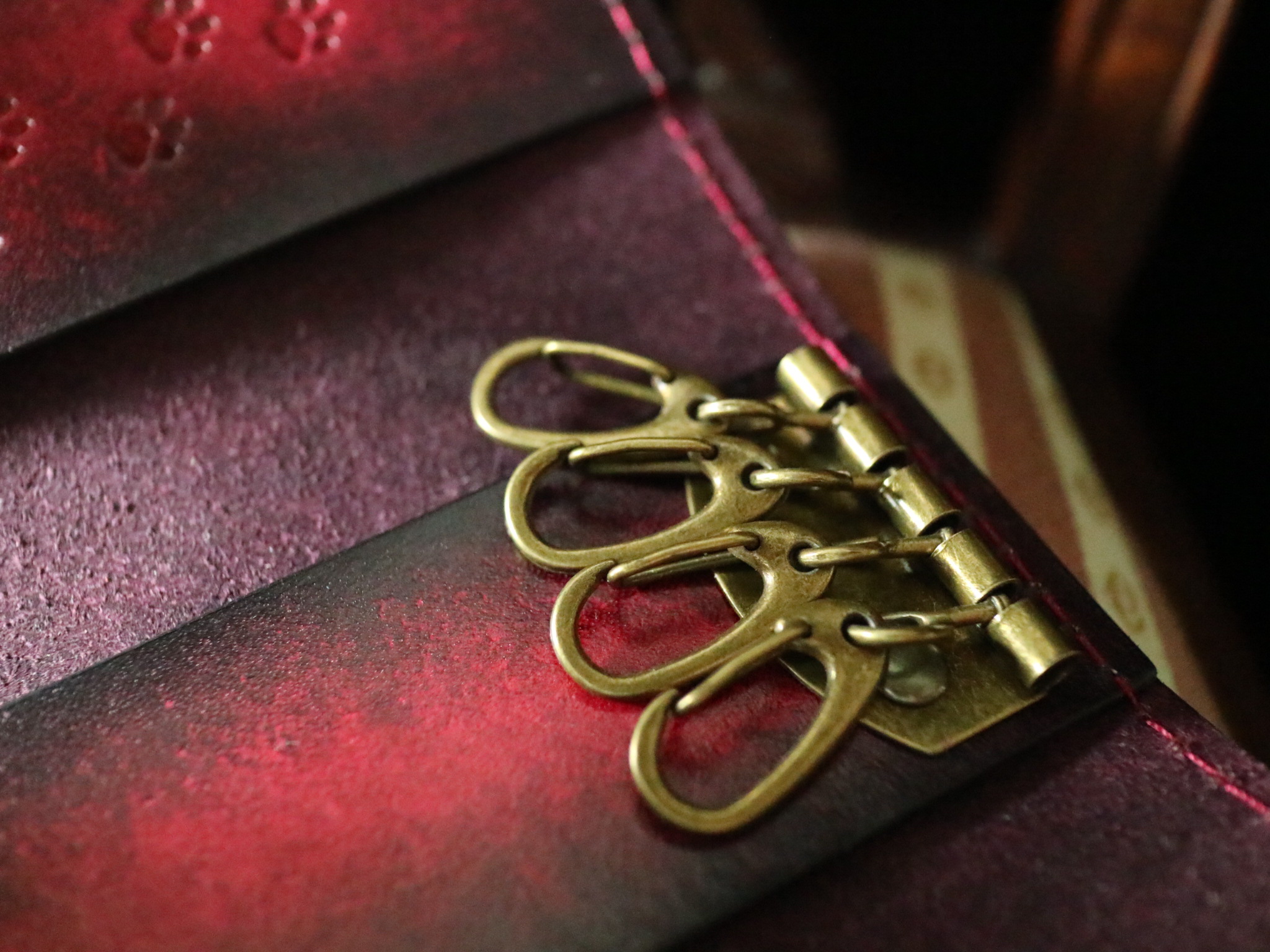 猫の肉球キーケース☆【ワインレッドアンティーク染め 】～全7色～