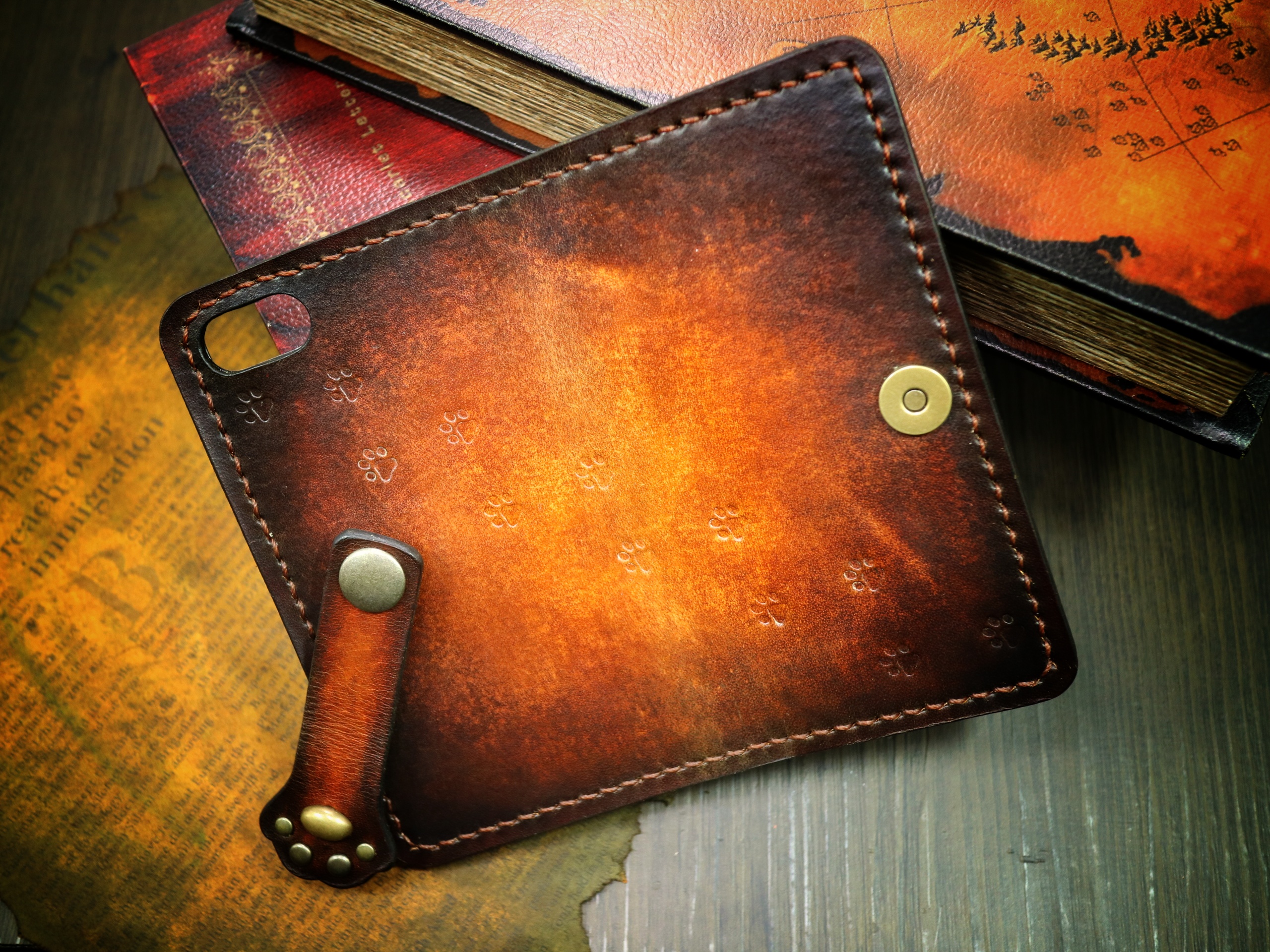 【アンティーク染め 】猫の肉球本革スマホケース ～iPhone android多機種対応～全５色～