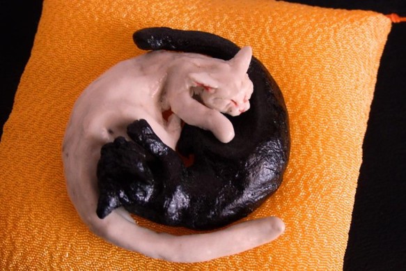 yin yang sleeping catsⅢ 1枚目の画像