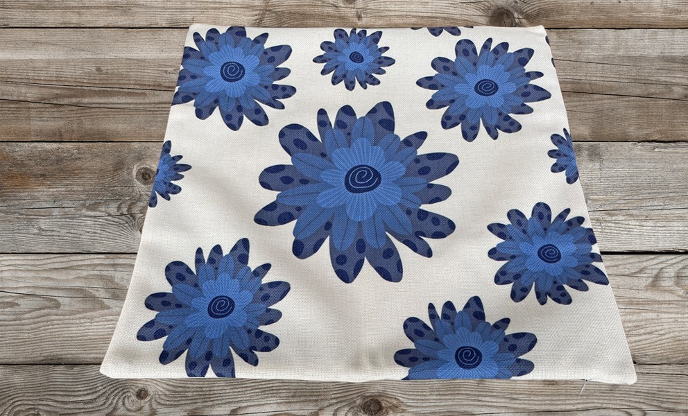 森のクッション　Abstract blue flowers　-ヒノキの香り-