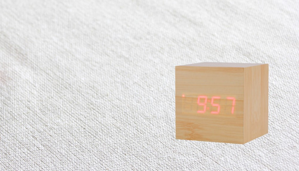 Wood cube clock　ナチュラル×レッド 2枚目の画像