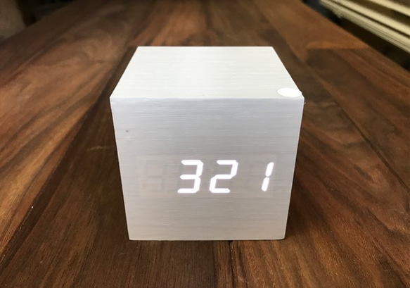 Wood cube clock　ホワイト×ホワイト 2枚目の画像