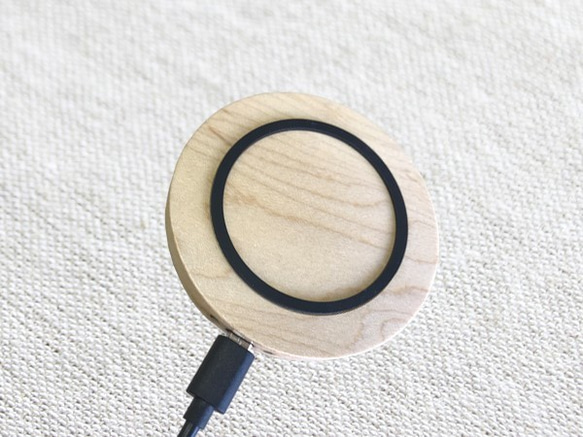 Wooden wireless charger ＋ Receiver for Apple 3枚目の画像