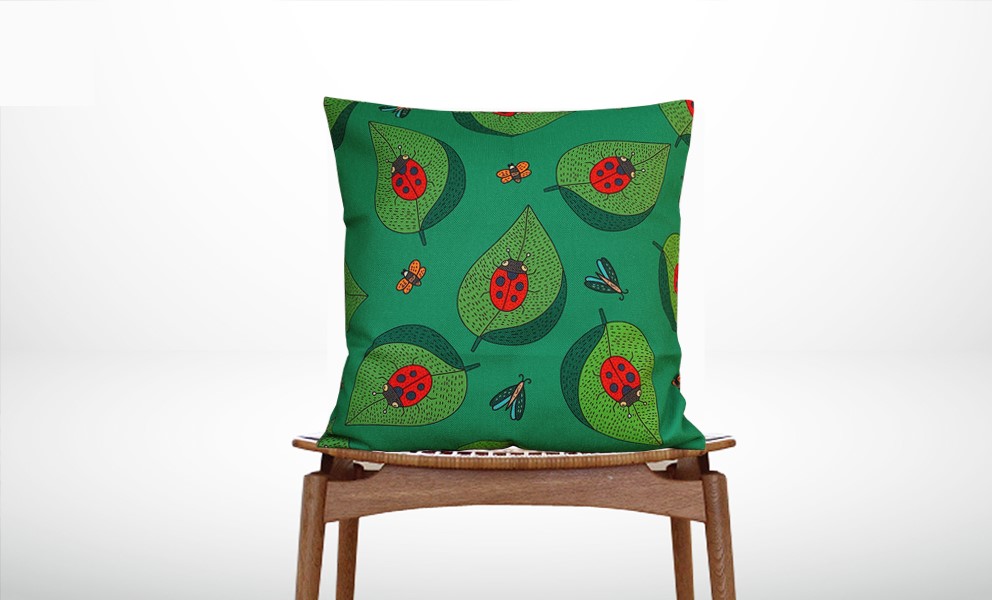 森のクッション Ladybugs back green -ヒノキの香り-