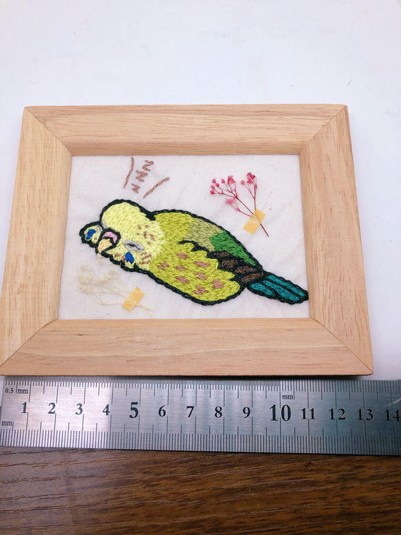 オーダー昨日　ウトウト寝るインコの刺繍 3枚目の画像