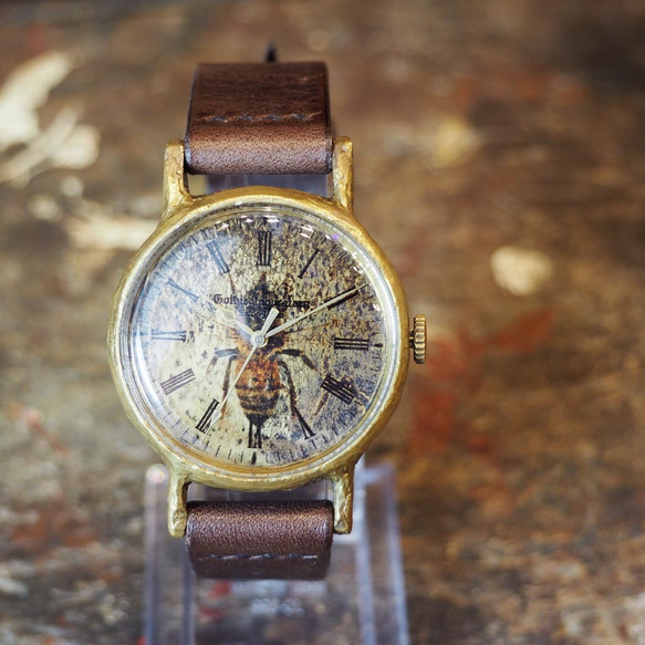 ミツバチの腕時計 真鍮ケース イタリアンレザーの時計バンド Mサイズ 1枚目の画像
