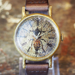 ミツバチの腕時計 真鍮ケース イタリアンレザーの時計バンド Mサイズ 2枚目の画像