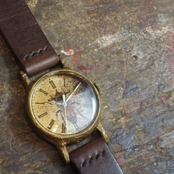 ミツバチの腕時計 真鍮ケース イタリアンレザーの時計バンド Mサイズ 5枚目の画像