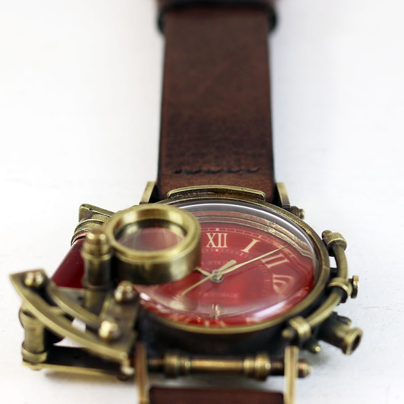 かっこいい 腕時計 電氣エンドルフィン x A STORY コラボウォッチ 真鍮 赤 ローマ数字 4枚目の画像