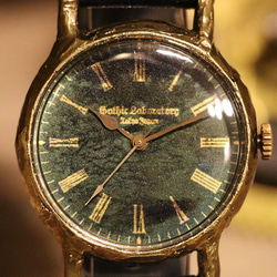 アンティークのような緑の腕時計「樹海 Mサイズ」 1枚目の画像