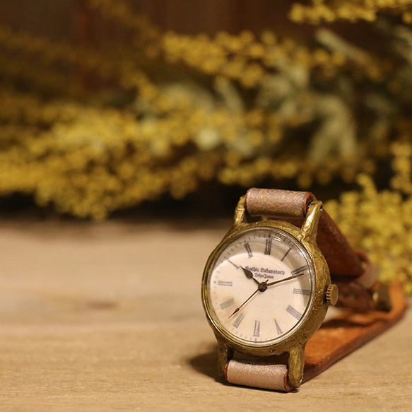 アンティークのようなローマ数字の腕時計「クラシックリストウォッチ Lサイズ」 4枚目の画像