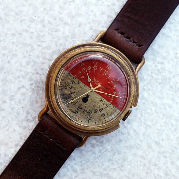 ハンドメイド腕時計 arrow Red&Brass 真鍮 バイカラー ミリタリーウォッチ デザイン 2枚目の画像