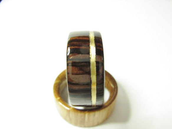 ブラスライン入り木製の指輪 ウェンジ 2枚目の画像