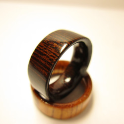 木製の指輪 ウェンジ 艶有り仕上げ 1枚目の画像