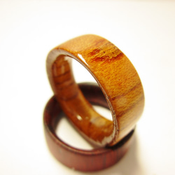 木製の指輪 ケヤキ 艶有り仕上げ 3枚目の画像