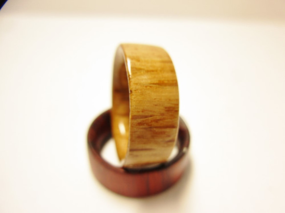 木製の指輪 オーク 艶有り仕上げ 2枚目の画像