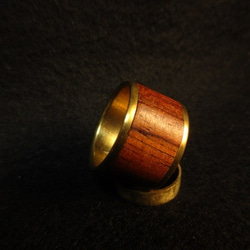 木頭和黃銅戒指Bubinga鑲嵌大戒指 第2張的照片