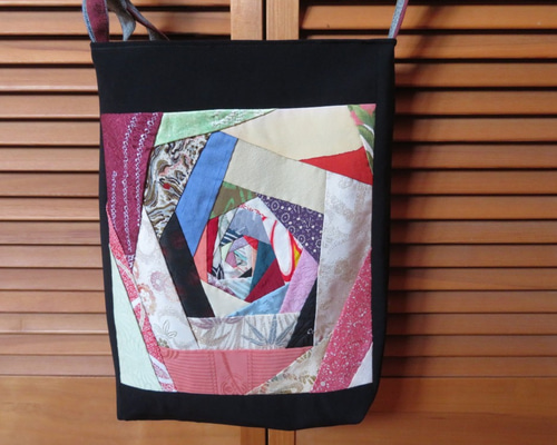クレージーキルトの ショルダーバッグ　　着物リメイク　ハンドメイド　ショルダー 0_365539d5c36ea9eec3b4cfef2c3c