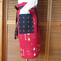 カフェエプロン　黒×赤　着物リメイク 3枚目の画像