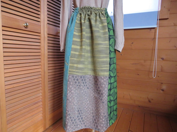 緑系　ウールの着物をパッチしたギャザースカート　着物リメイク 3枚目の画像