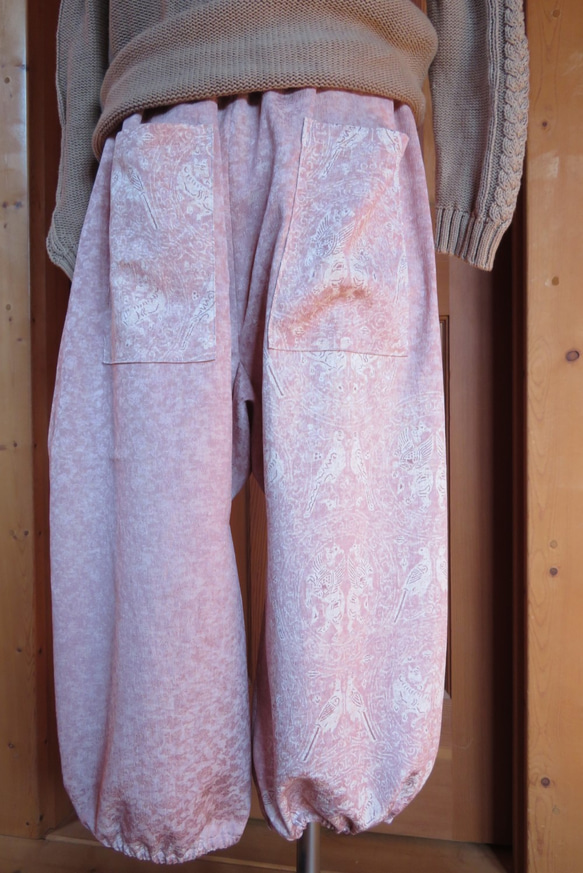 桜色に包まれる　鳥柄のもんぺパンツ　着物リメイク 6枚目の画像