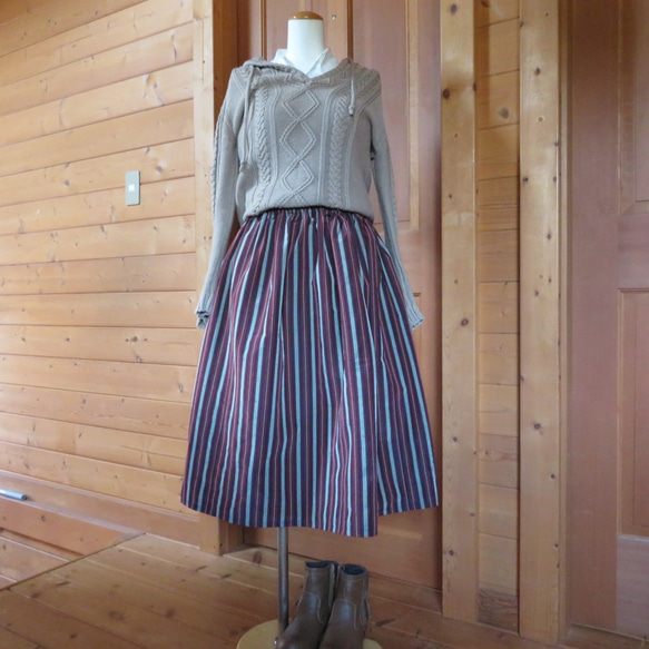 シンプルストライプ　ワインレッド色のギャザースカート 1枚目の画像