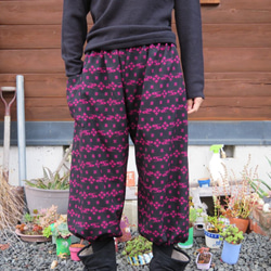 冬支度はじめませんか？　黒×ピンク　ウールのもんぺパンツ　着物リメイク 1枚目の画像