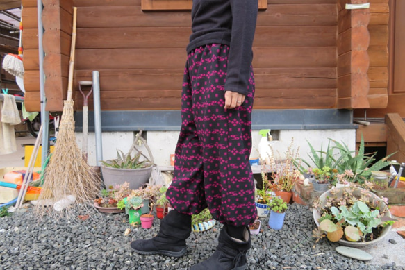 冬支度はじめませんか？　黒×ピンク　ウールのもんぺパンツ　着物リメイク 2枚目の画像