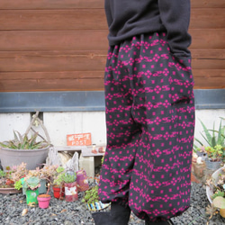 冬支度はじめませんか？　黒×ピンク　ウールのもんぺパンツ　着物リメイク 4枚目の画像