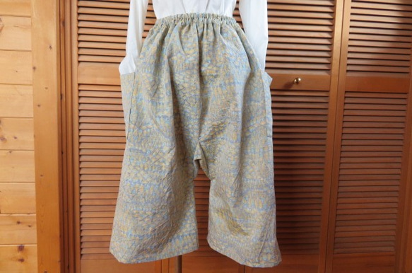 水玉模様の様なハーフパンツ　着物リメイク 1枚目の画像