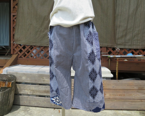浴衣リメイク　ネイビーとホワイトのチェック柄ワイドパンツとトップス 浴衣リメイク ネイビーとホワイトのチェック柄ワイドパンツと